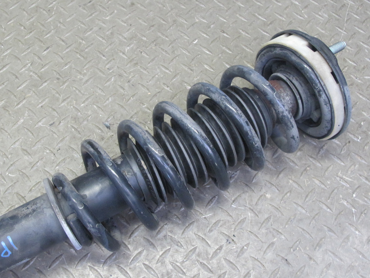 2002-2005 Porsche 911 996 RWD Rear Left & Right Strut Shock Absorber Set of 2