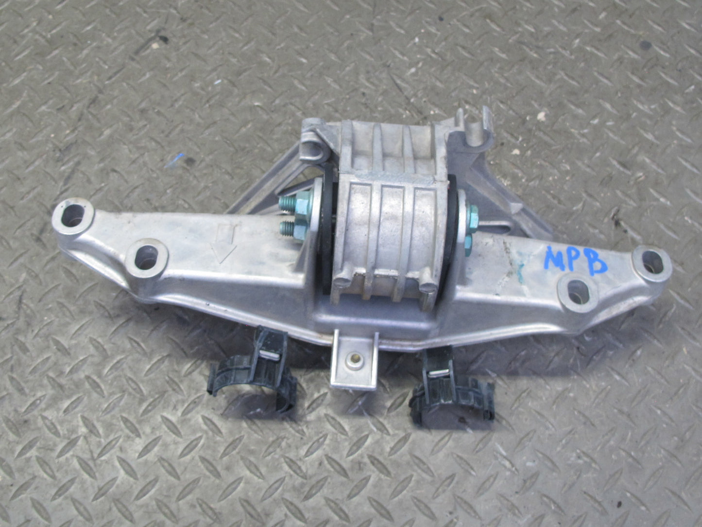 2000-2004 Porsche Boxster 986 2.7 Engine Motor Mount Bracket Support 98637512304