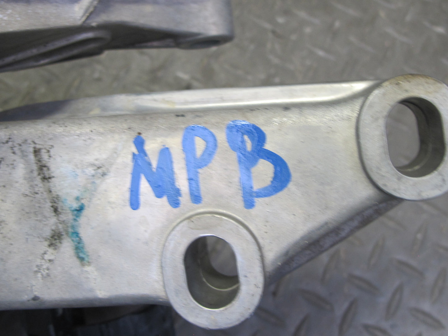 2000-2004 Porsche Boxster 986 2.7 Engine Motor Mount Bracket Support 98637512304