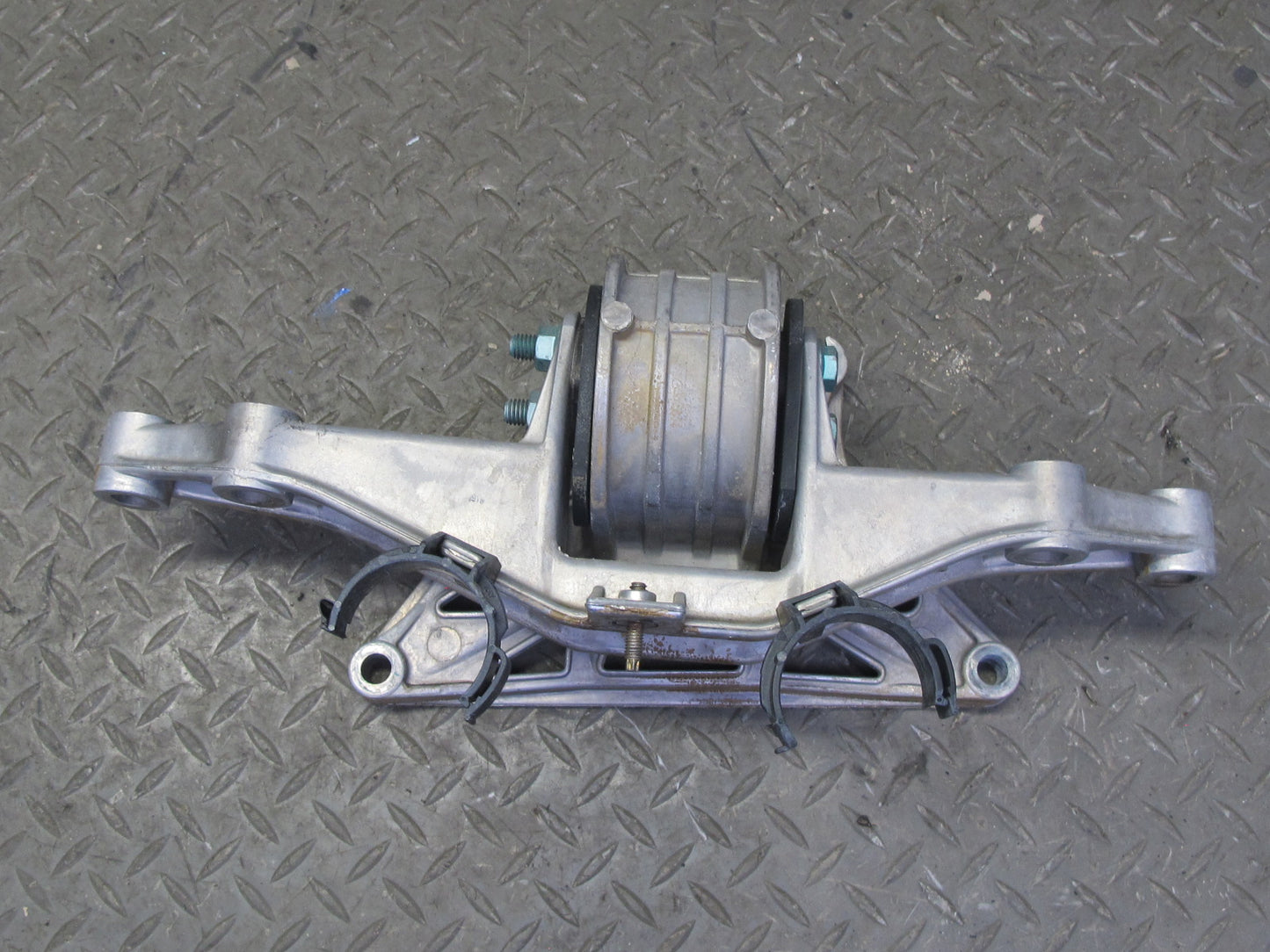 2000-2004 Porsche Boxster 986 2.7 Engine Motor Mount Bracket Support 98637512304