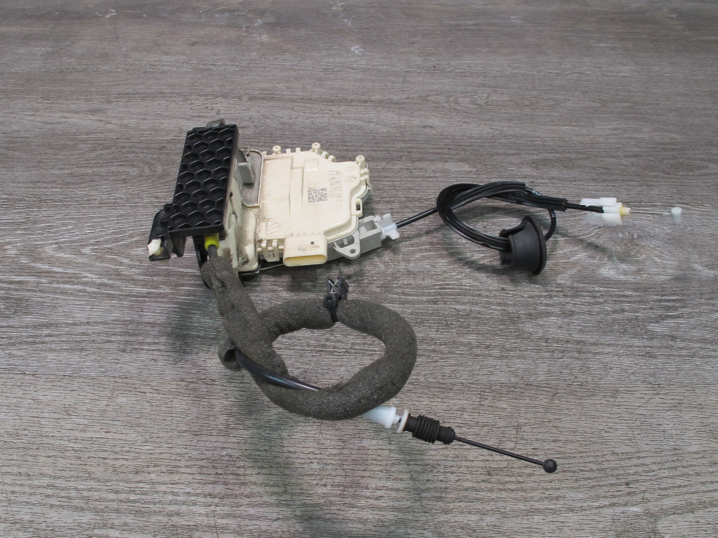 2015-2018 Porsche Macan Front Right Door Lock Latch Actuator 8J1837016D