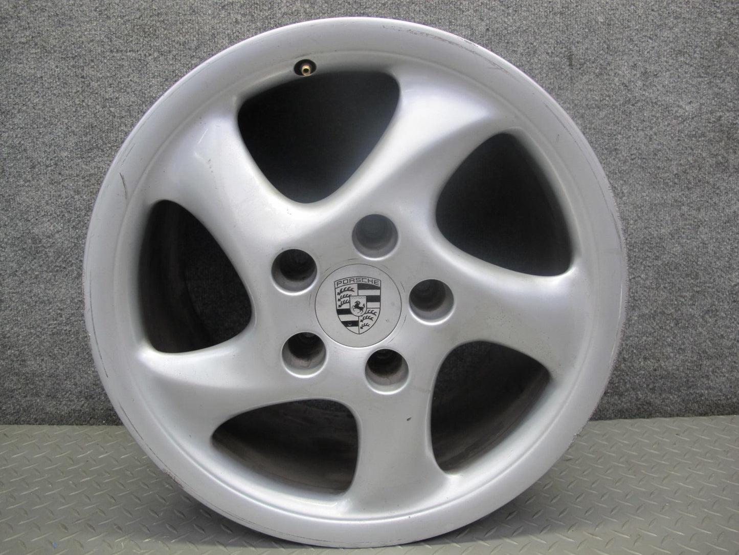 1999-2005 Porsche 911 996 Rear 18" R18 Alloy Wheel Rim 18x10J ET65 99336214004