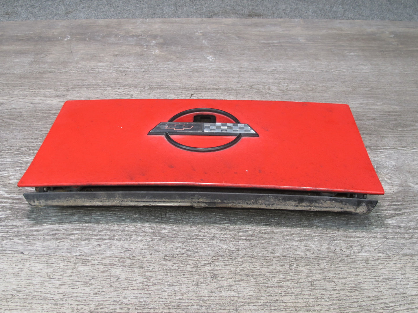 86-95 Chevrolet Corvette C4 Hatch Fuel Door Lid Cover RED w Emblem Logo OEM