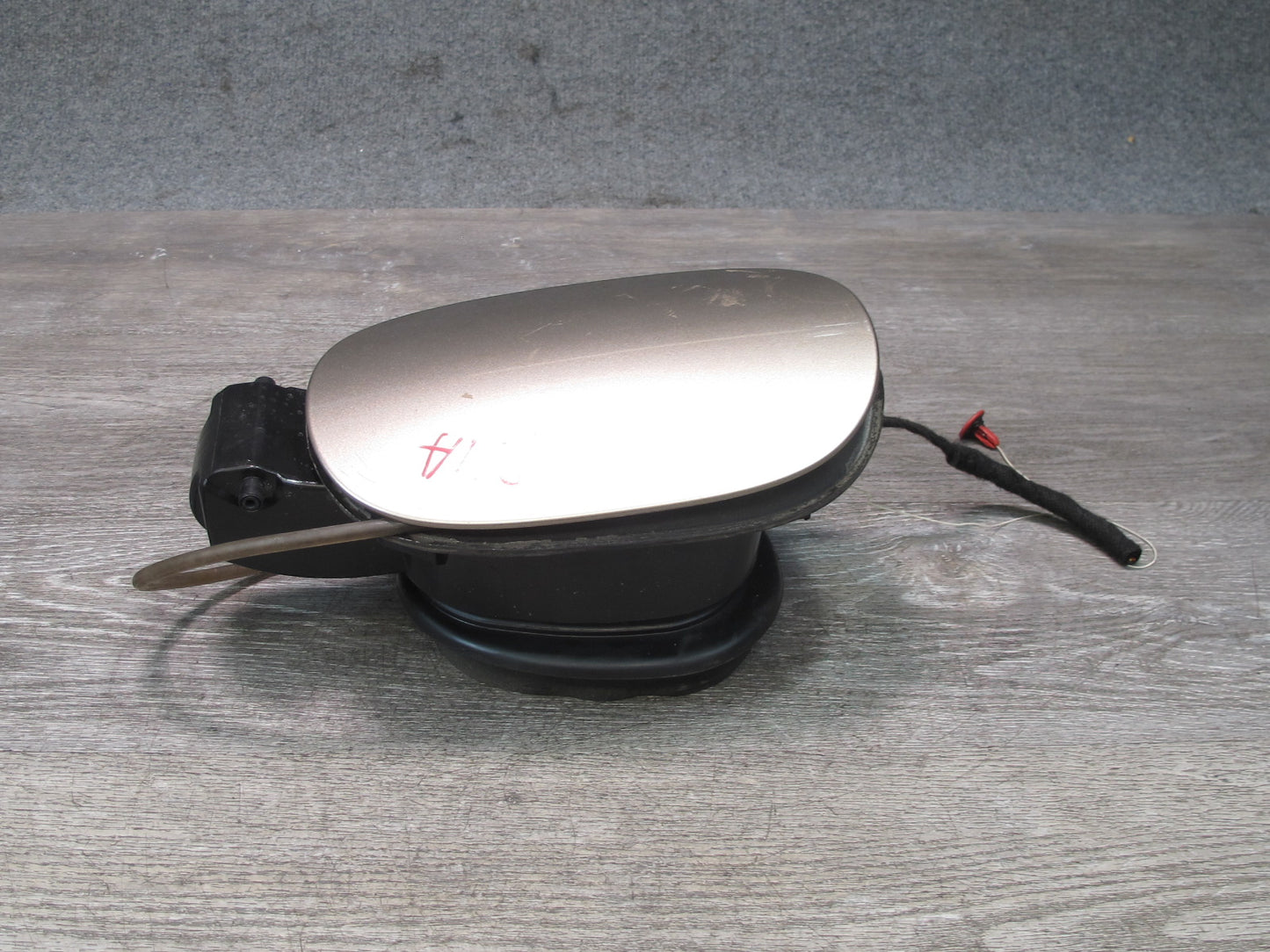 2015-2018 Porsche Macan Fuel Tank Filler Door Lid Cover w Housing