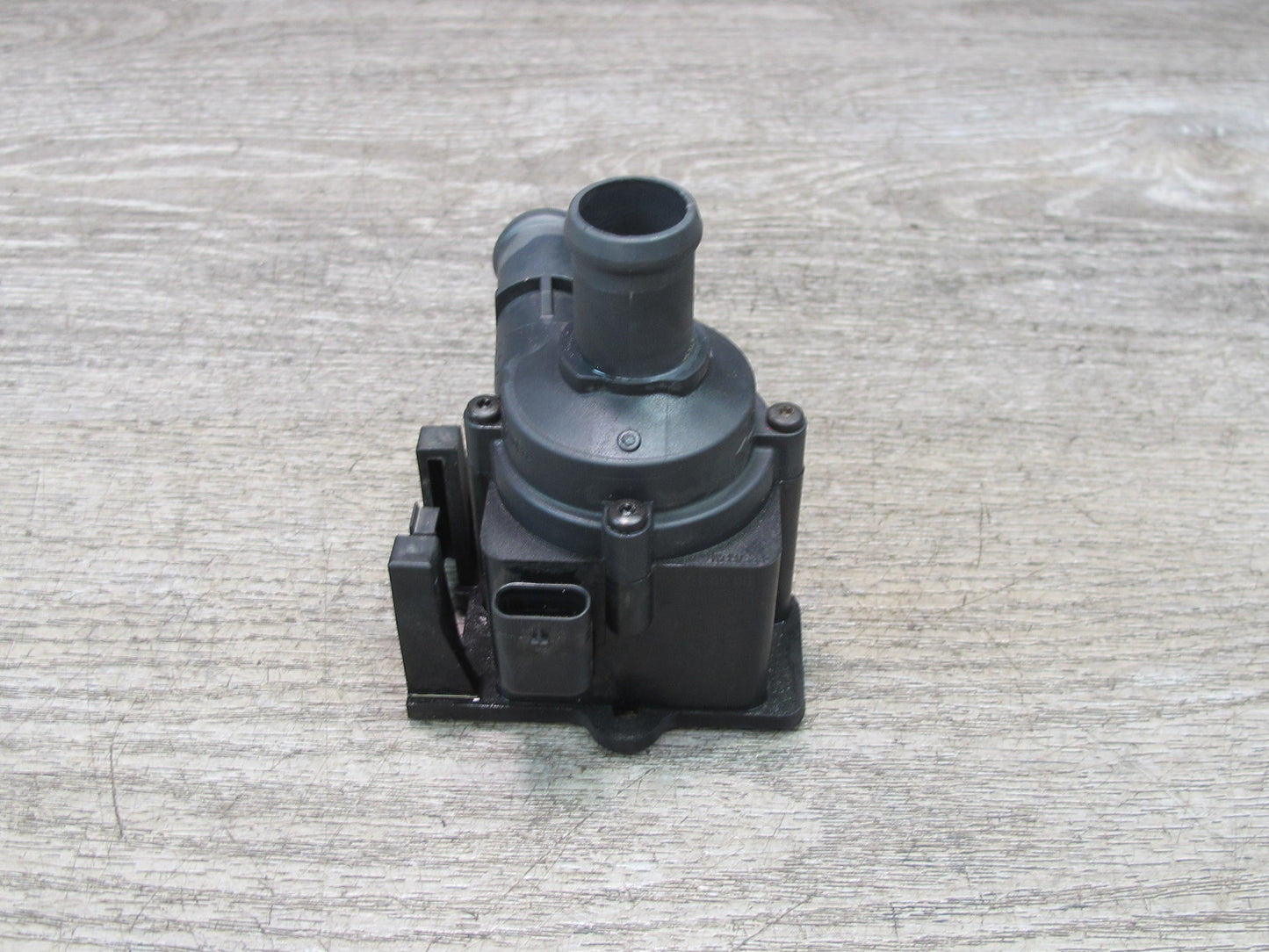 2015-2018 Porsche Macan Engine Coolant Auxiliary AUX Water Pump 06H121601M