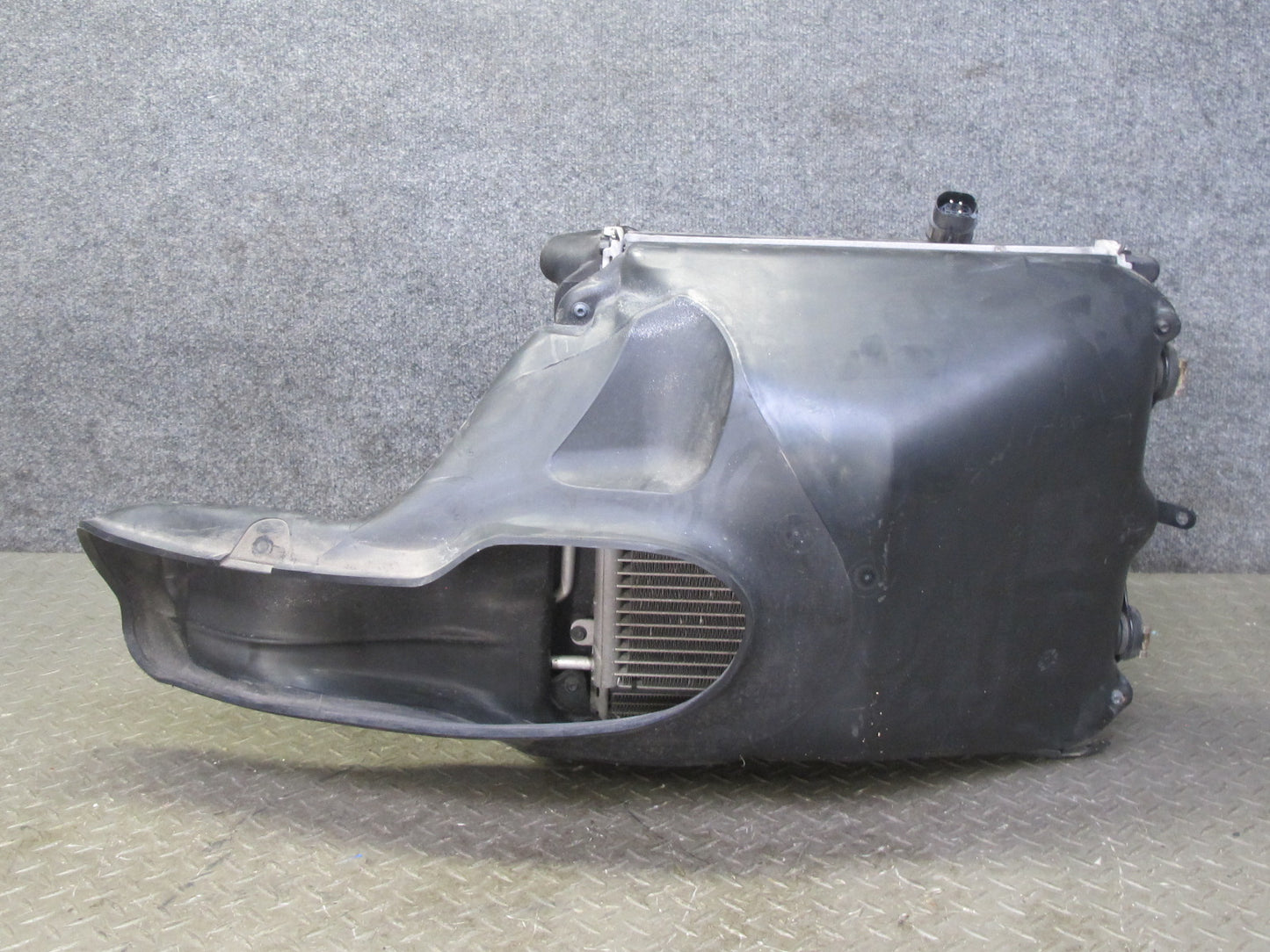 1997-2004 Porsche Boxster 986 Left Engine Radiator Fan Condenser Shroud Assy