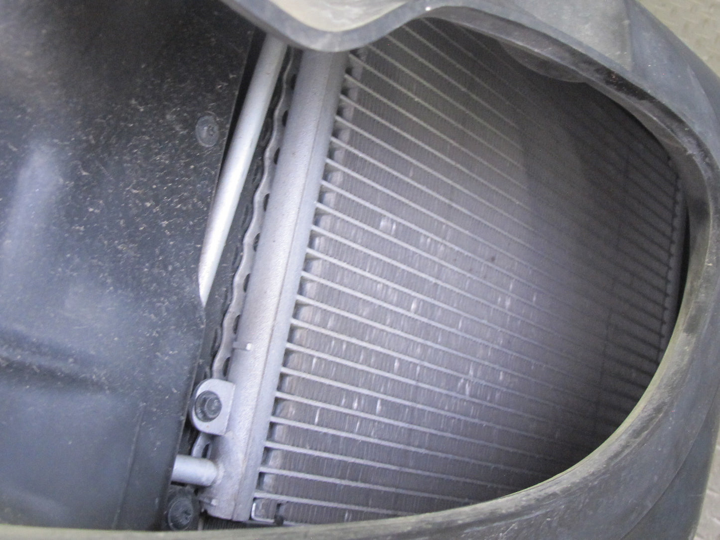 1997-2004 Porsche Boxster 986 Left Engine Radiator Fan Condenser Shroud Assy