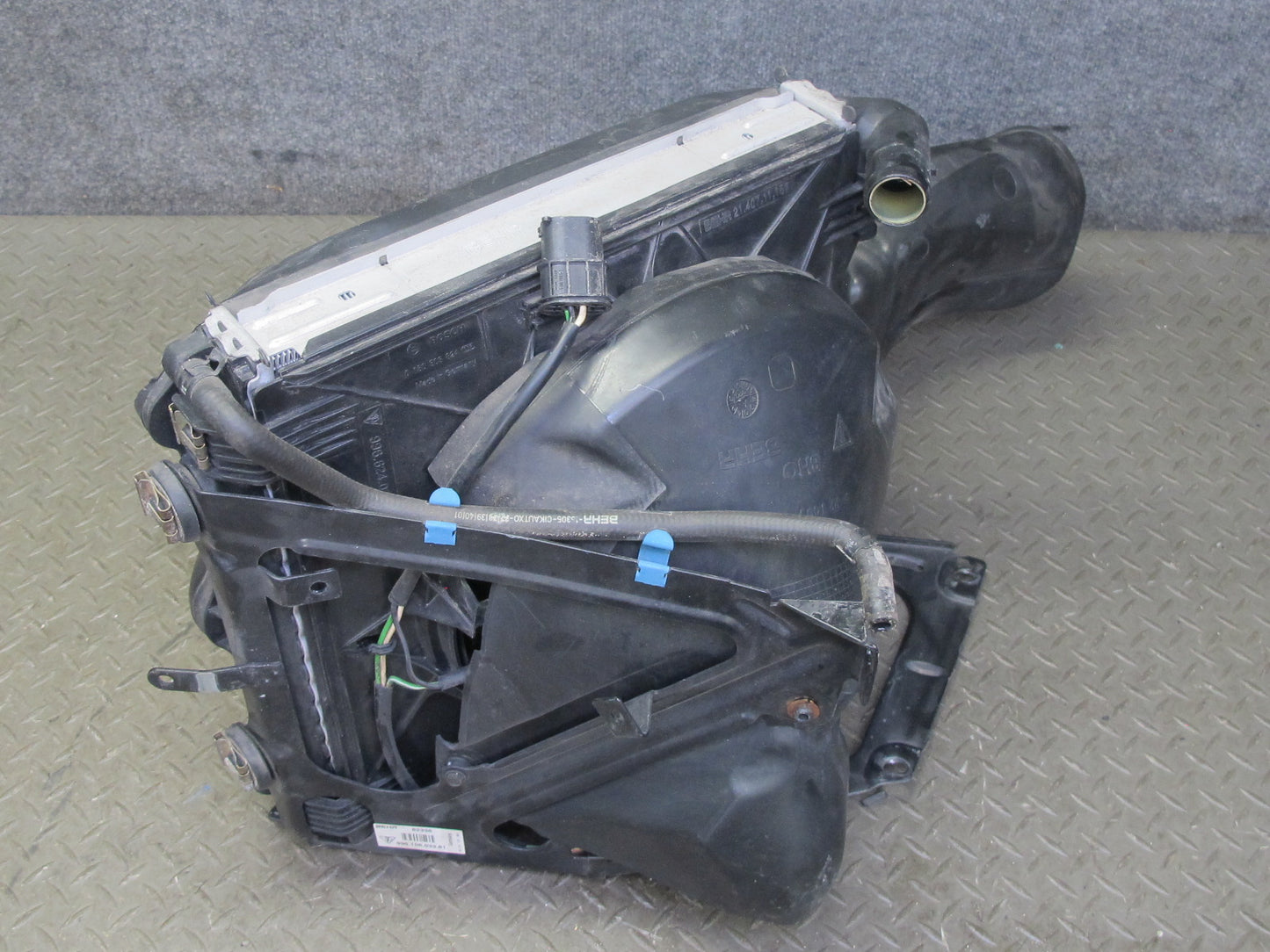 1997-2004 Porsche Boxster 986 Left Engine Radiator Fan Condenser Shroud Assy