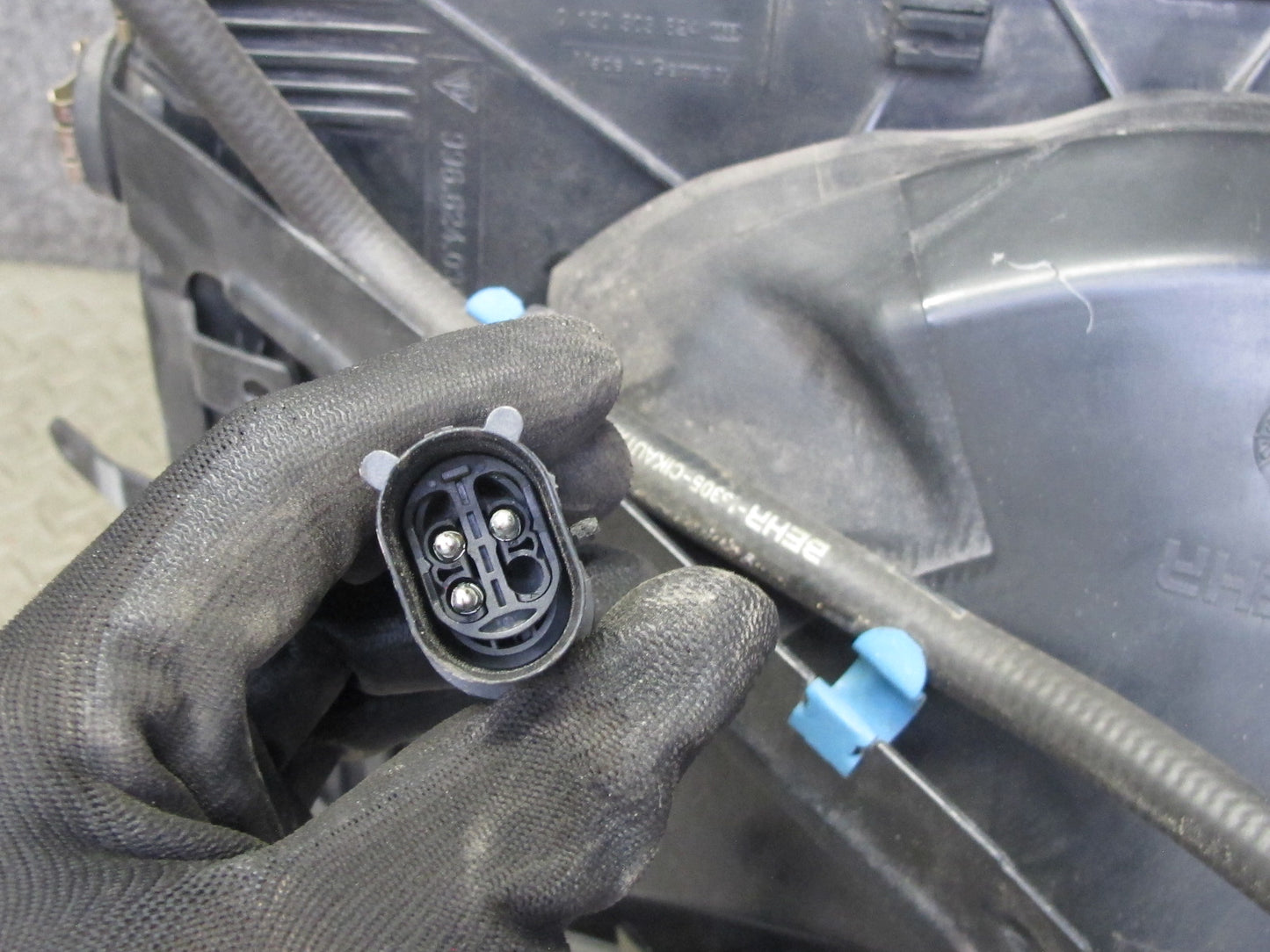 1997-2004 Porsche Boxster 986 Left Engine Radiator Fan Condenser Shroud Assy