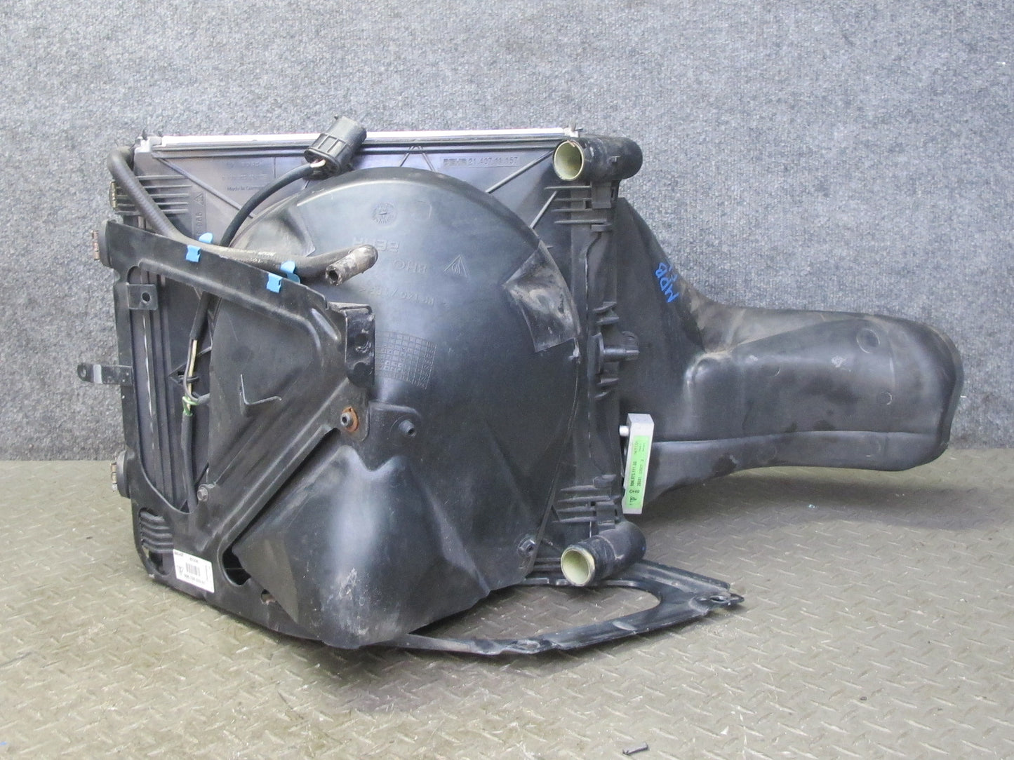 1997-2004 Porsche Boxster 986 Left Engine Radiator Fan Condenser Shroud Assy