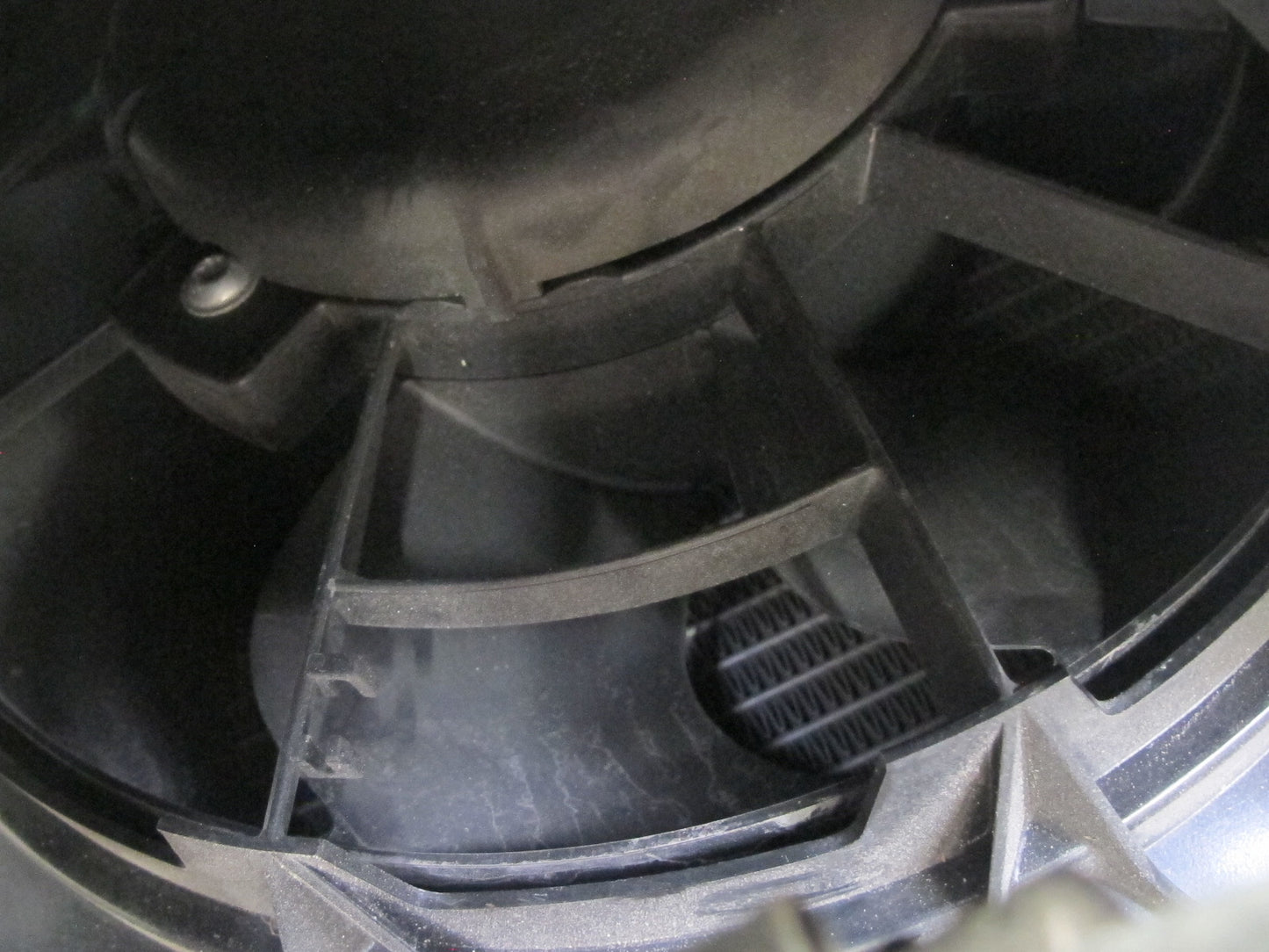 1997-2004 Porsche Boxster 986 Left Engine Radiator Fan Condenser Shroud Assy