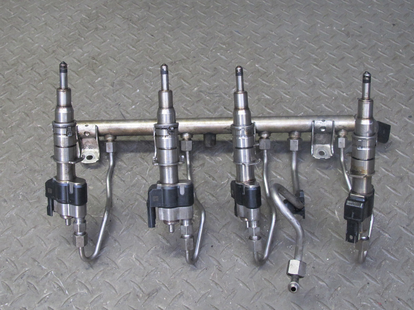 2008-2014 BMW E71 E72 X6M 4.4L Index 11/12 High Pressure Fuel Injector Rail Set