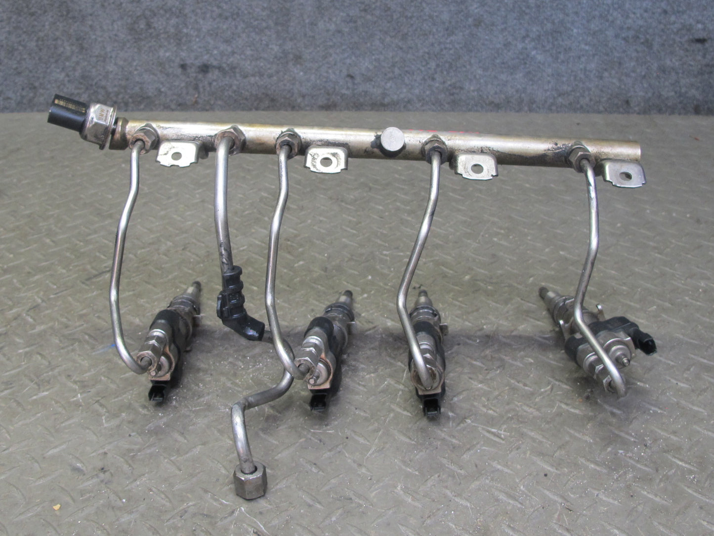 2008-2014 BMW E71 E72 X6M 4.4L Index 11/12 High Pressure Fuel Injector Rail Set