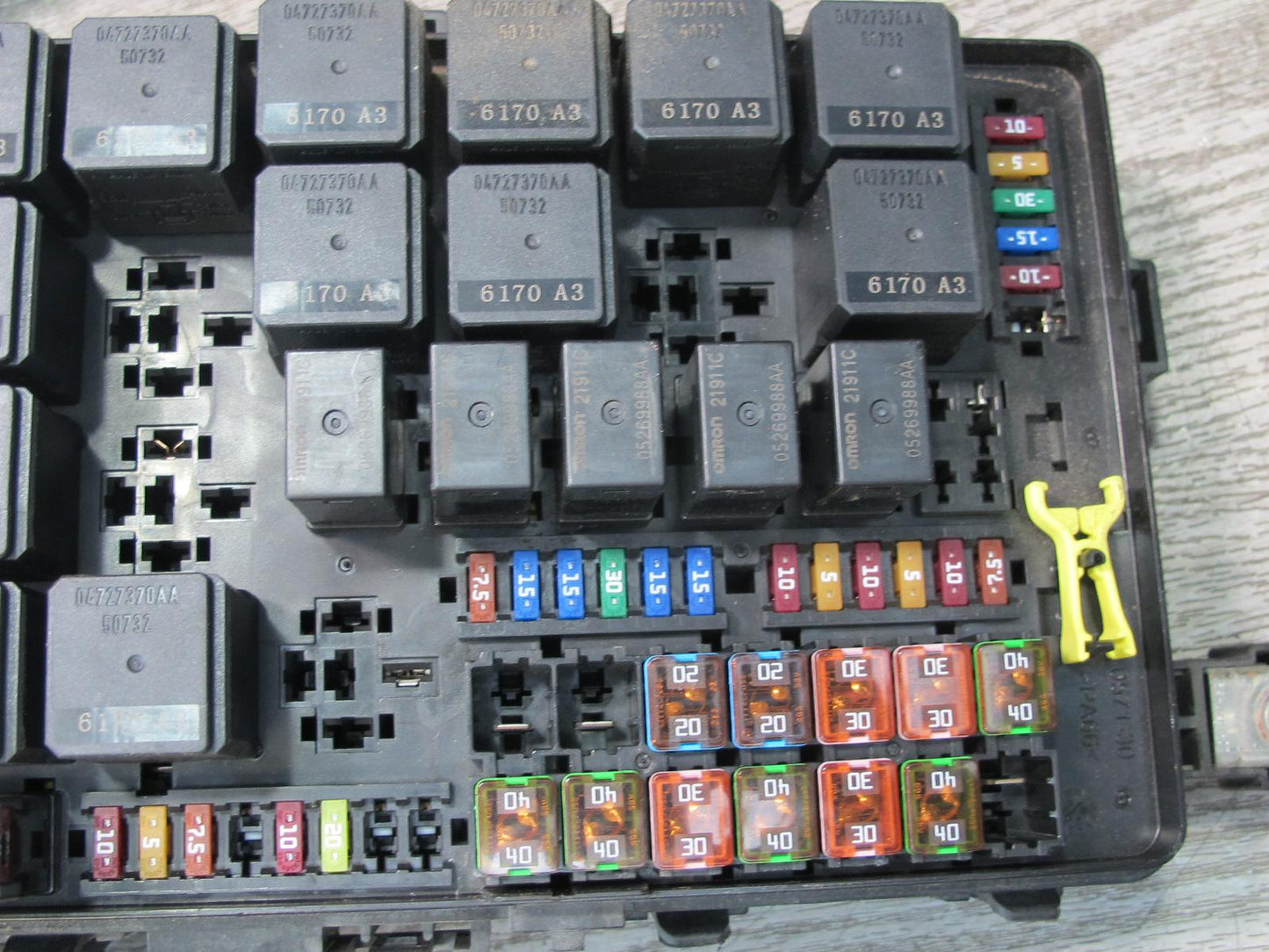 2017-2020 Maserati Levante M161 3.0L Engine Bay Fuse Relay Junction Block Box