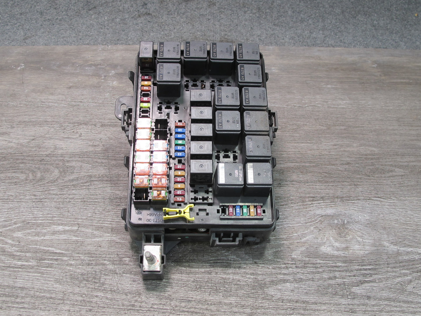 2017-2020 Maserati Levante M161 3.0L Engine Bay Fuse Relay Junction Block Box
