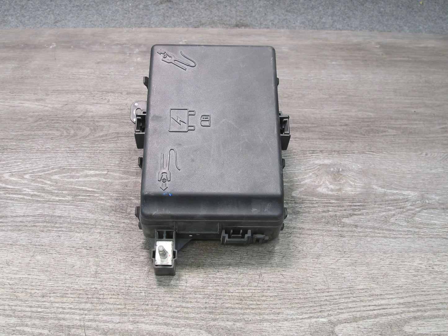 2017-2020 Maserati Levante M161 3.0L Engine Bay Fuse Relay Junction Block Box