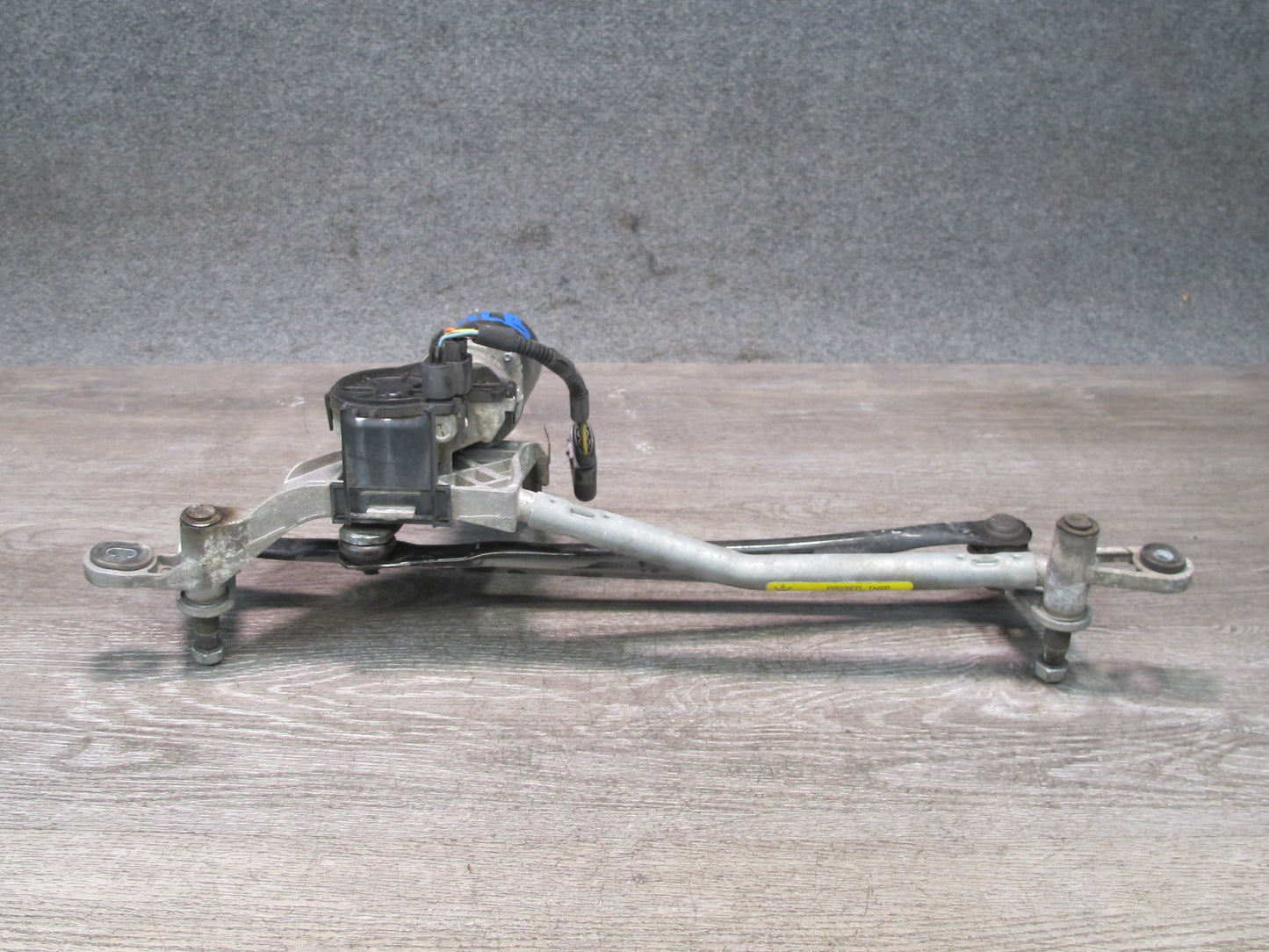 2017-2020 Maserati Levante M161 Windshield Wiper Transmission Linkage W/ Motor