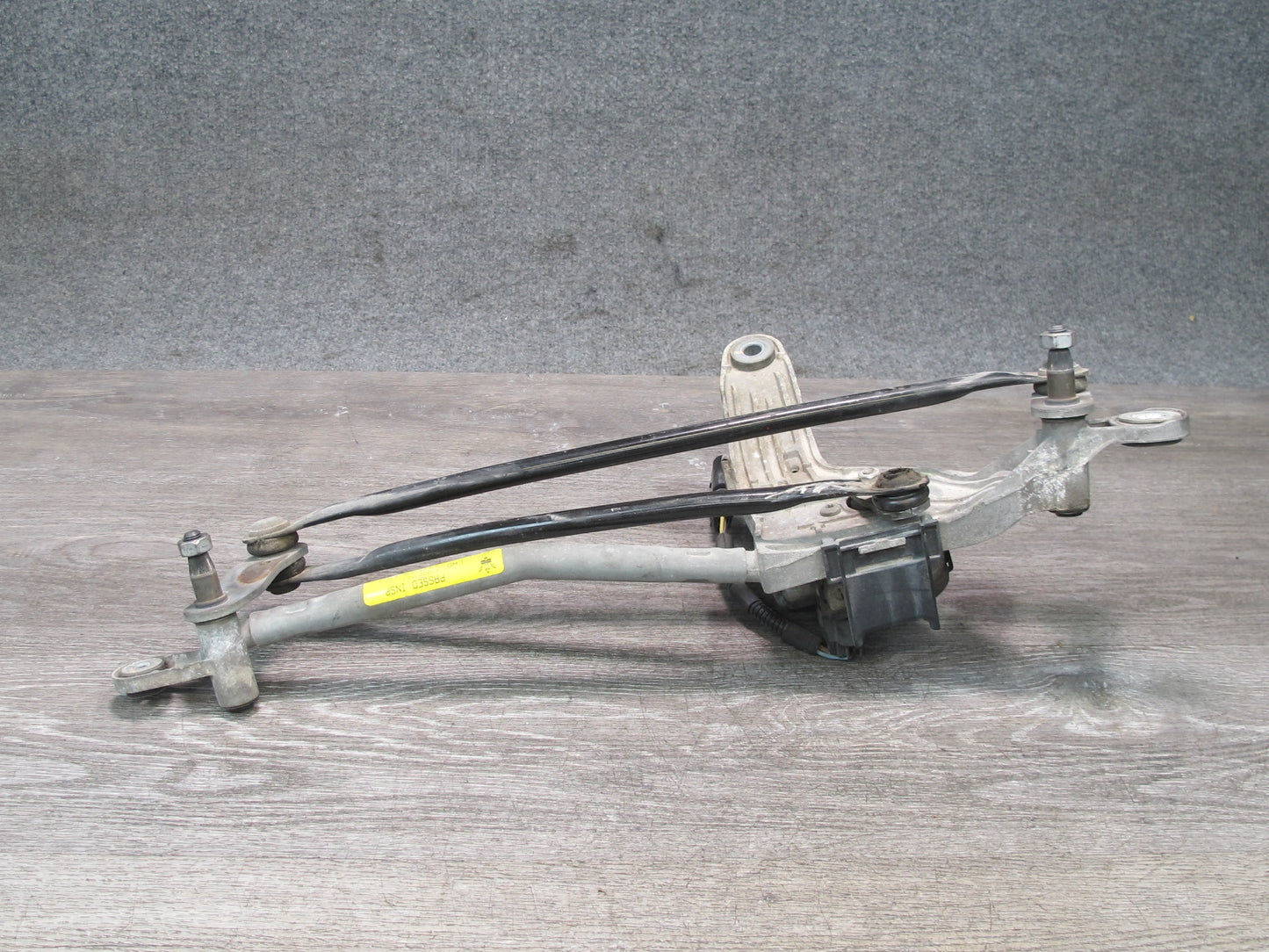 2017-2020 Maserati Levante M161 Windshield Wiper Transmission Linkage W/ Motor