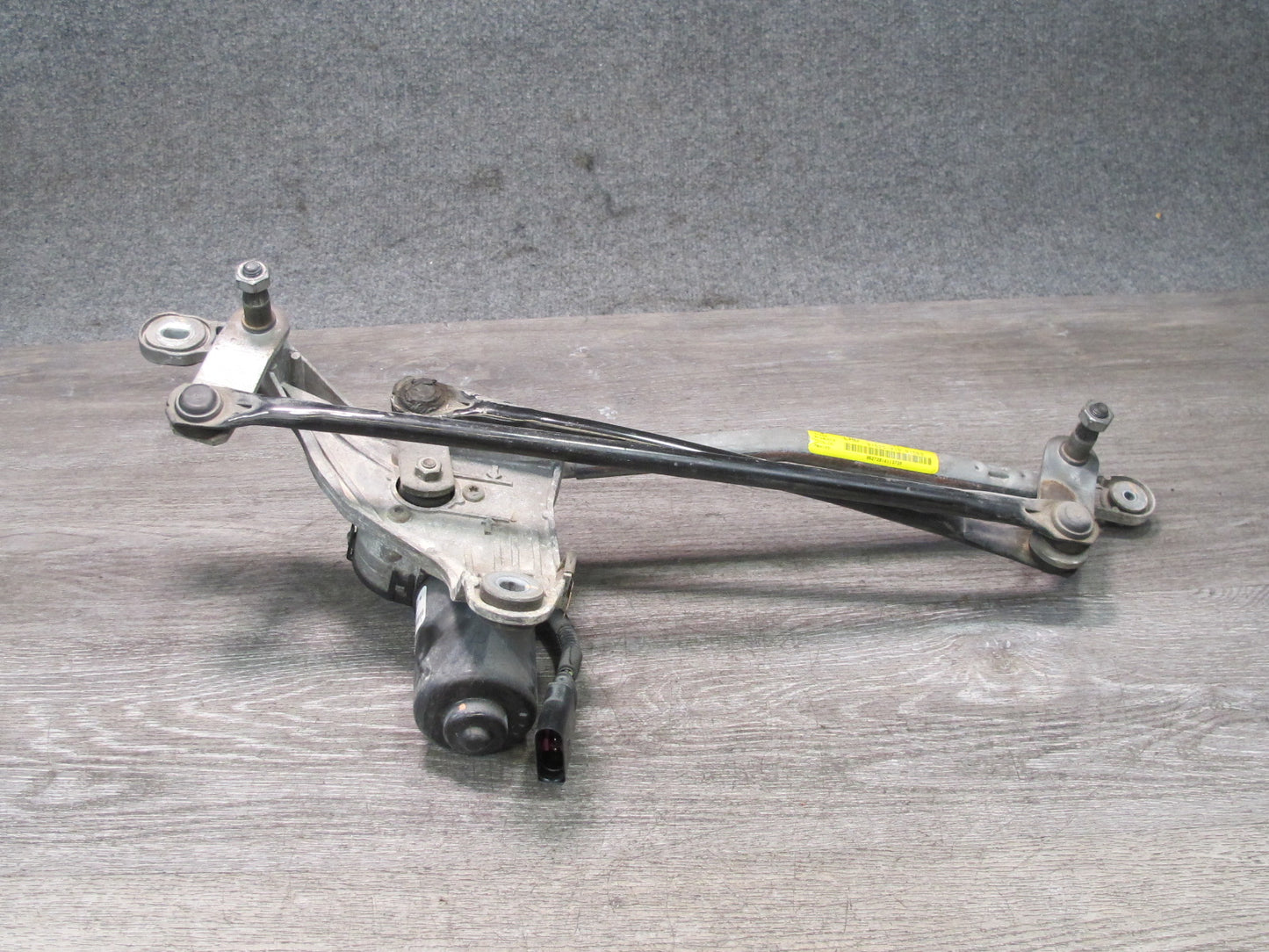 2017-2020 Maserati Levante M161 Windshield Wiper Transmission Linkage W/ Motor