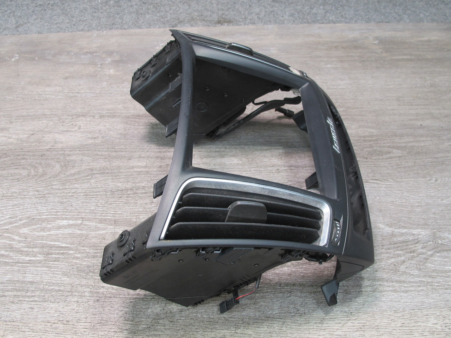 2017-2020 Maserati Levante M161 Front Dash Center Display Bezel Trim Vent Grille