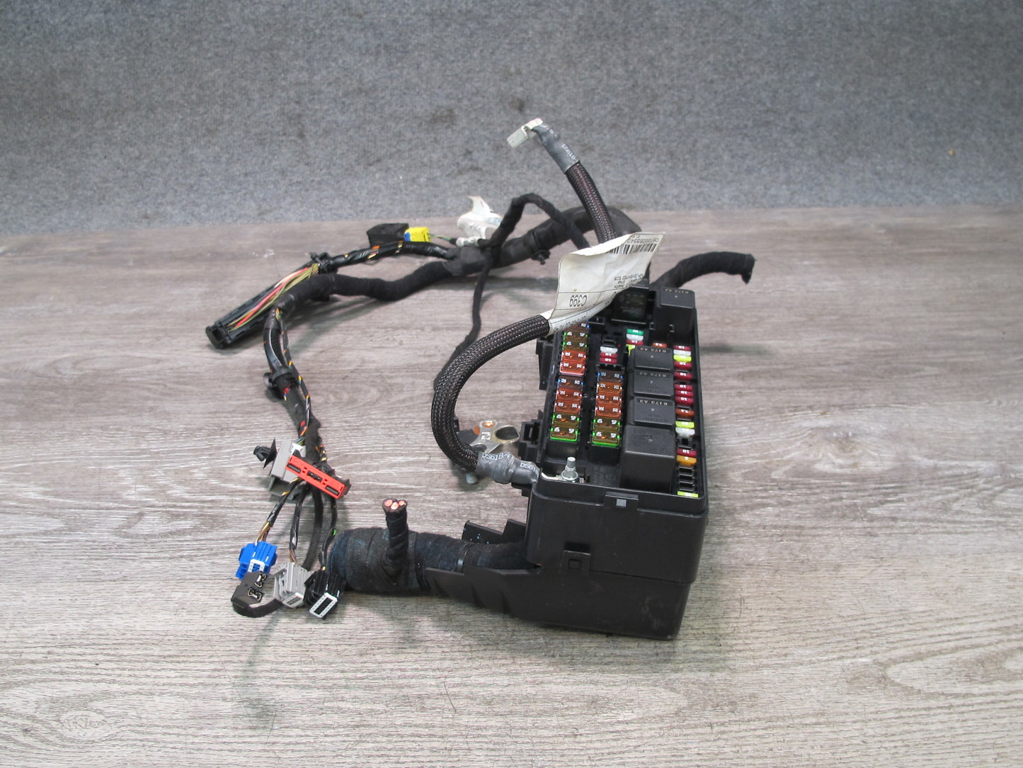 17-20 Maserati Levante M161 Rear Battery Fuse Box Power Junction Relay Module
