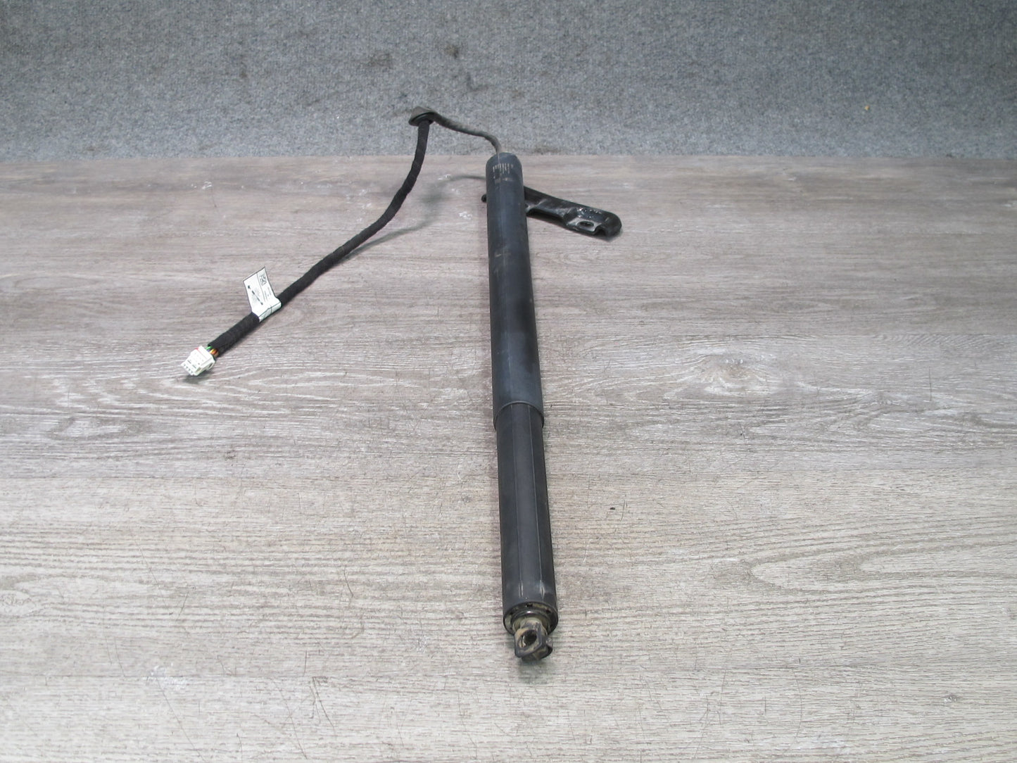 2017-2020 Maserati Levante M161 Rear Trunk Lid Liftgate Shock Strut Set of 2