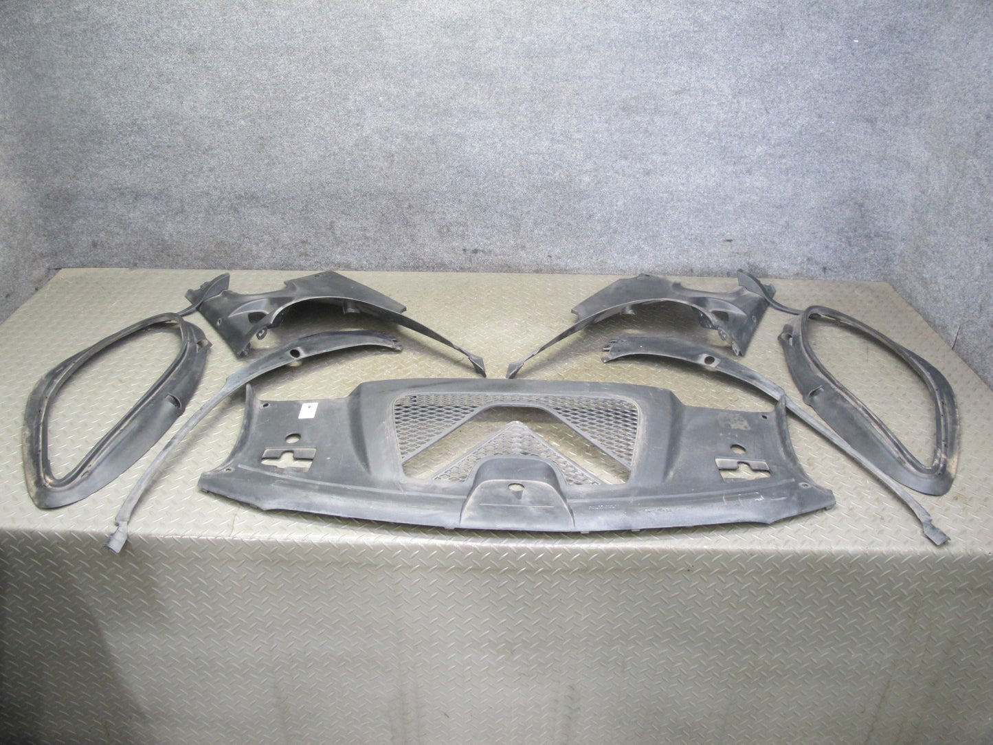 2015-2018 Porsche Macan 95B Engine Compartment Trim Panel Headlight Seal Set