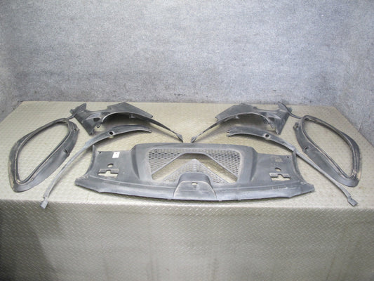 2015-2018 Porsche Macan 95B Engine Compartment Trim Panel Headlight Seal Set