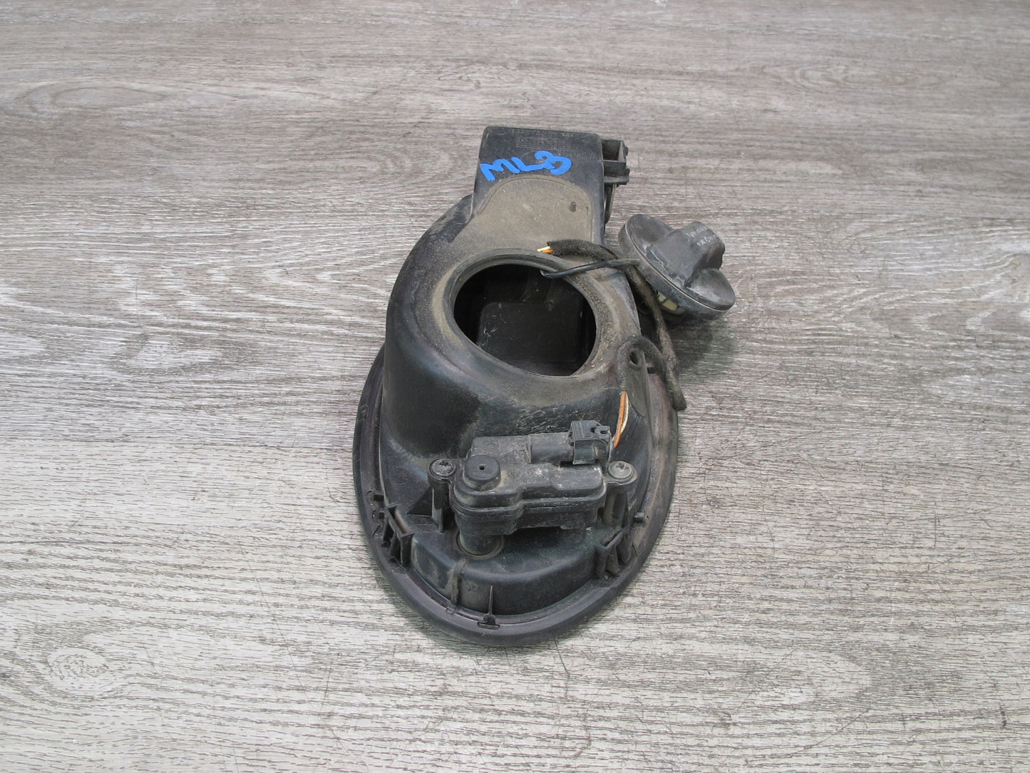 2017-2020 Maserati Levante M161 Fuel Tank Filler Door Lid Cover Actuator Housing