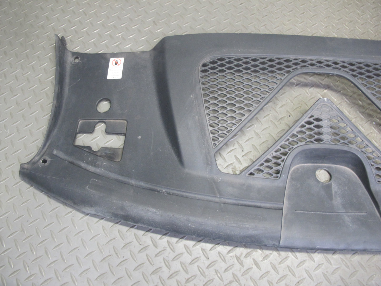 2015-2018 Porsche Macan 95B Engine Compartment Trim Panel Headlight Seal Set