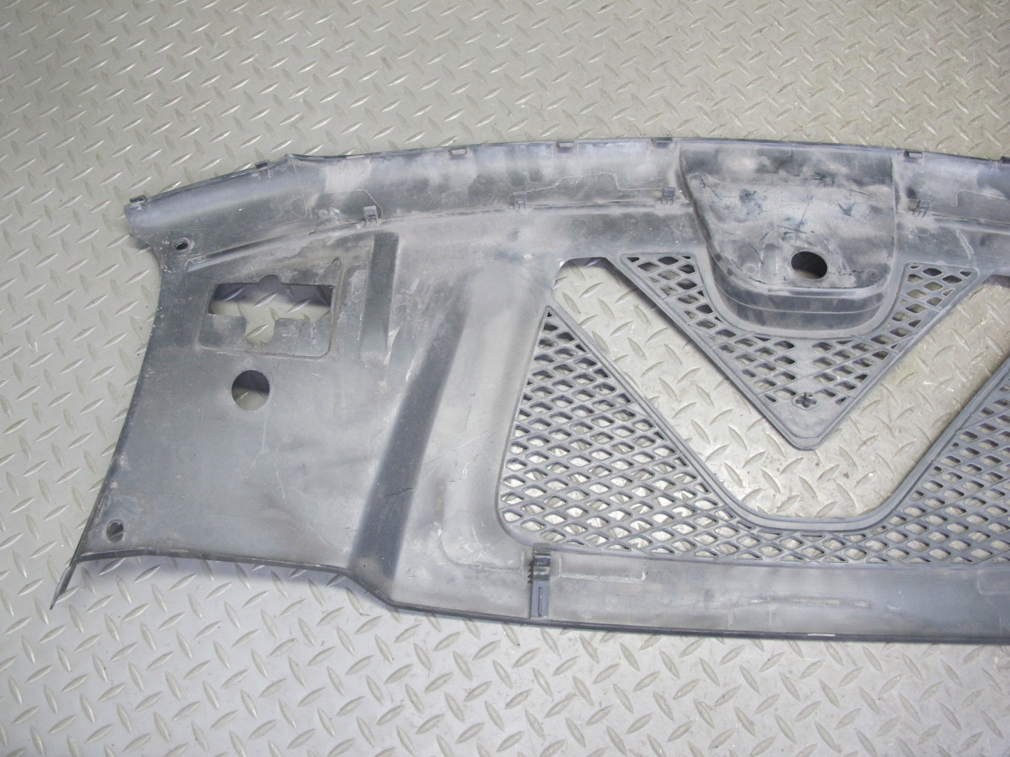 2015-2018 Porsche Macan 95B Engine Compartment Trim Panel Headlight Seal Set