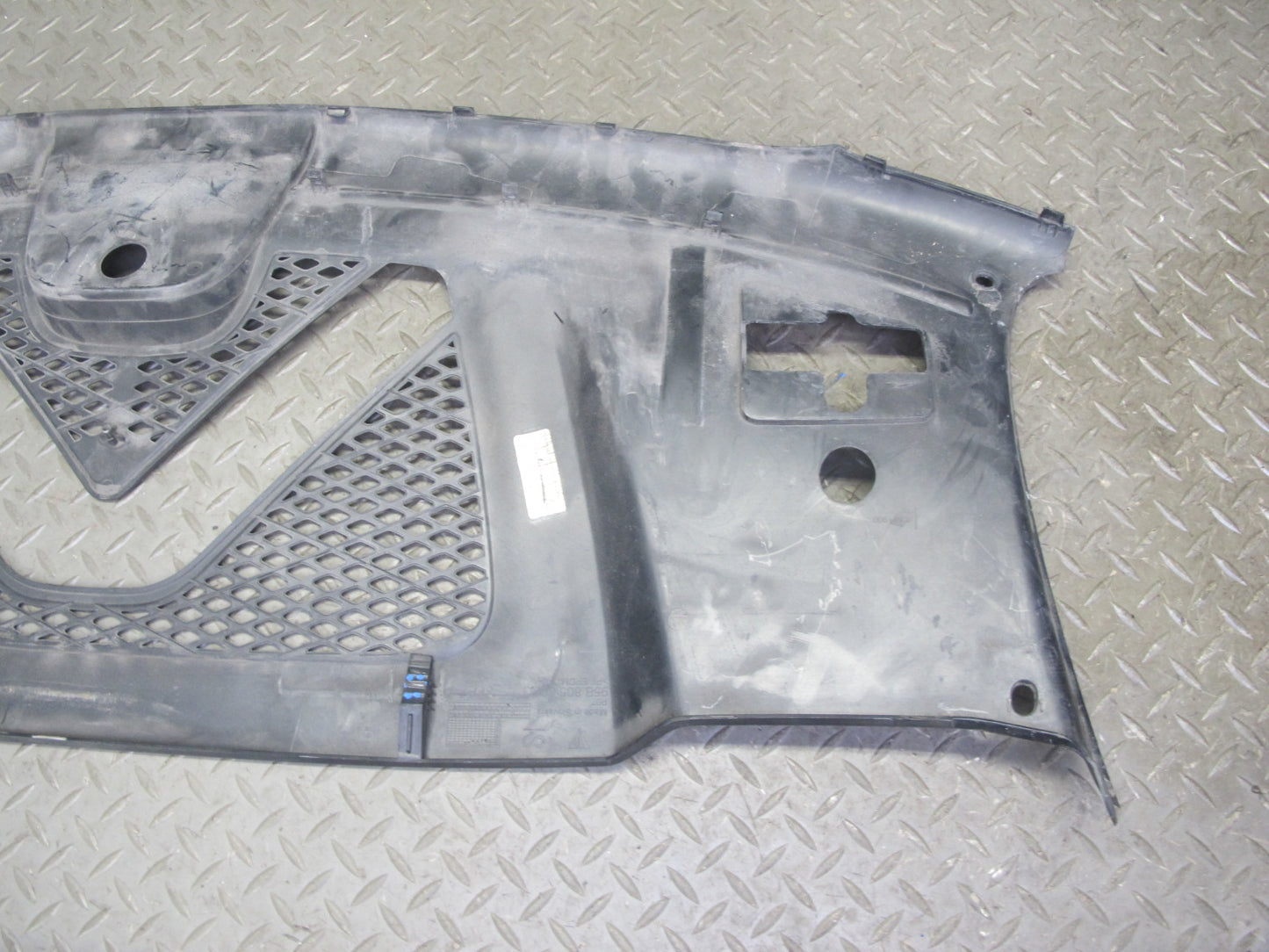 2015-2018 Porsche Macan 95B Engine Compartment Trim Panel Headlight Seal Set