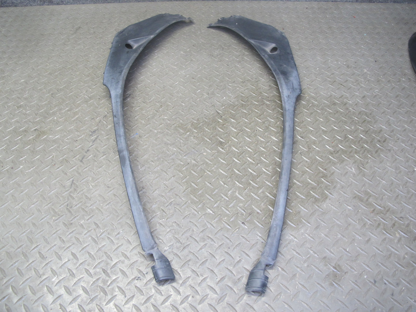 2015-2018 Porsche Macan 95B Engine Compartment Trim Panel Headlight Seal Set