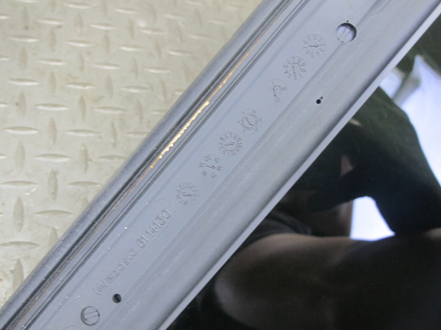 2017-2020 Maserati Levante M161 Rear Sunroof Glass Window Panel 6114130