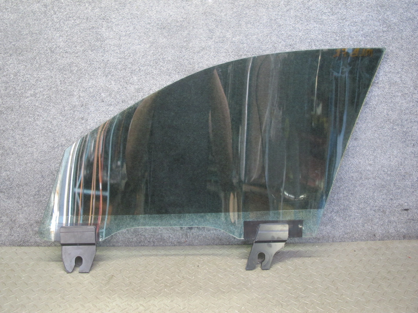 2017-2020 Maserati Levante M161 Front Right Pass Side Door Glass Window
