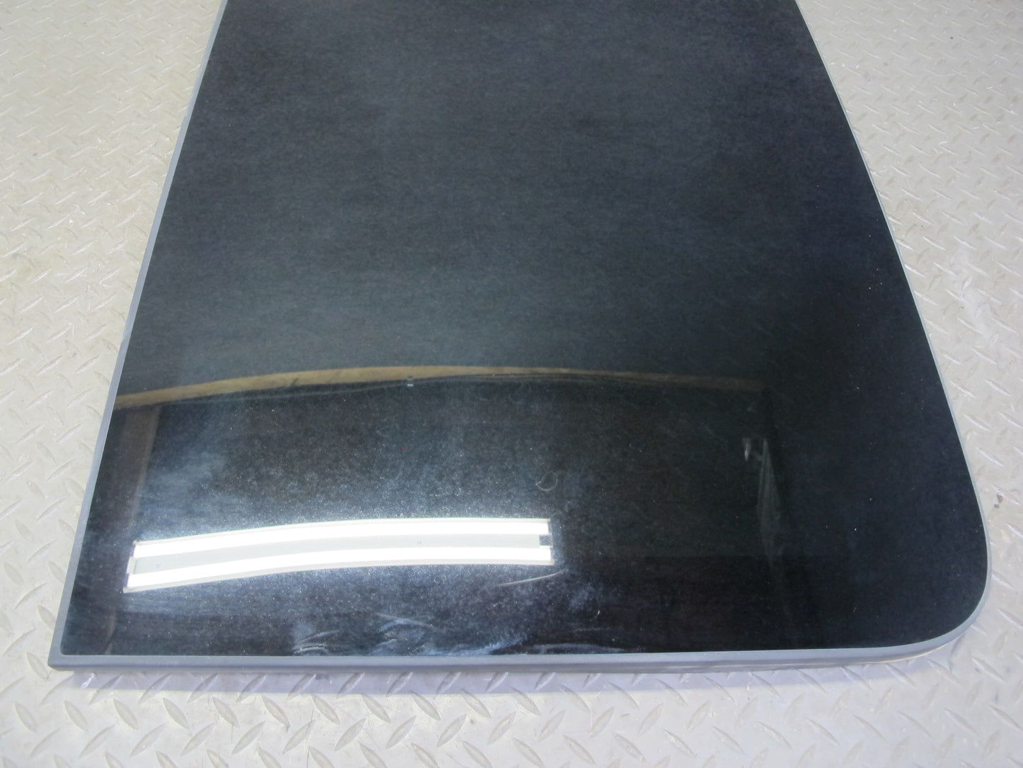 2017-2020 Maserati Levante M161 Front Sunroof Glass Window Panel 6114134