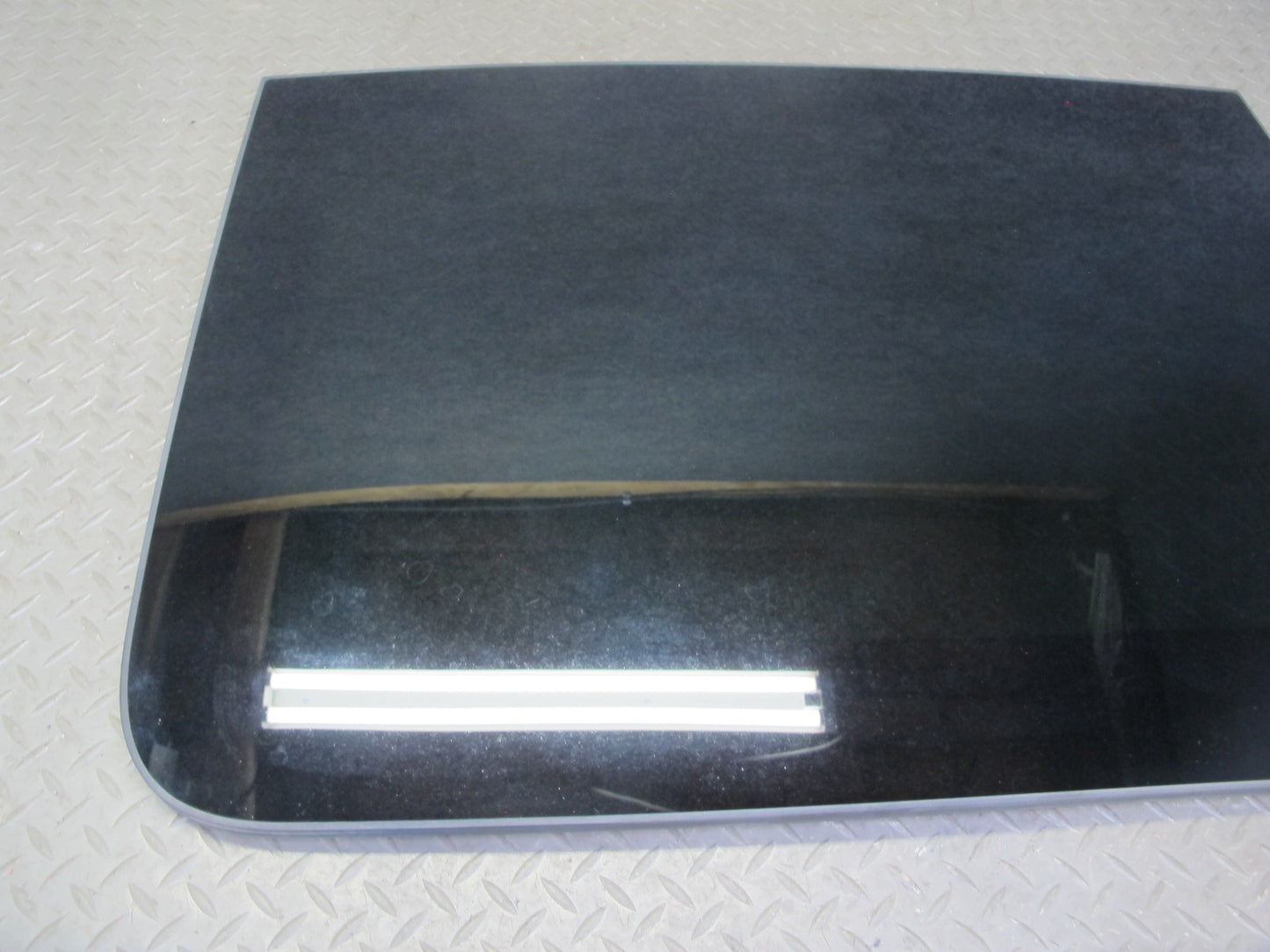 2017-2020 Maserati Levante M161 Front Sunroof Glass Window Panel 6114134