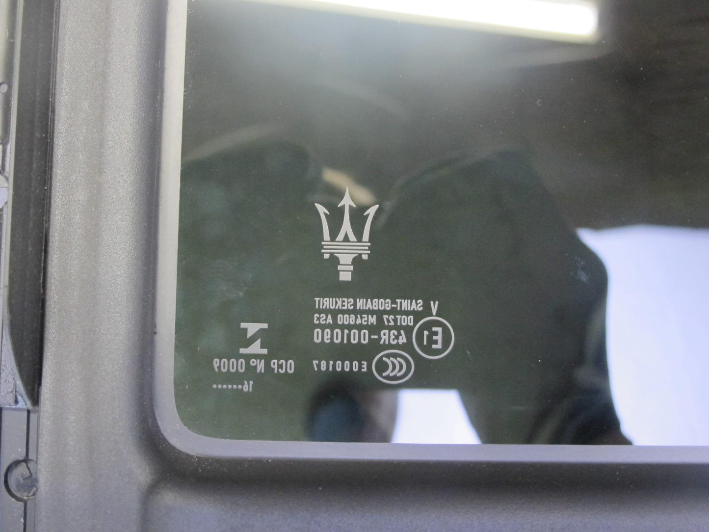 2017-2020 Maserati Levante M161 Front Sunroof Glass Window Panel 6114134
