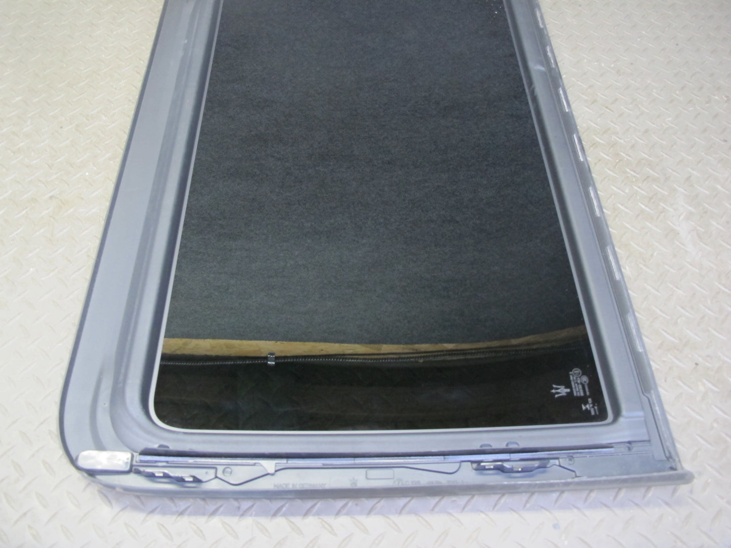 2017-2020 Maserati Levante M161 Front Sunroof Glass Window Panel 6114134