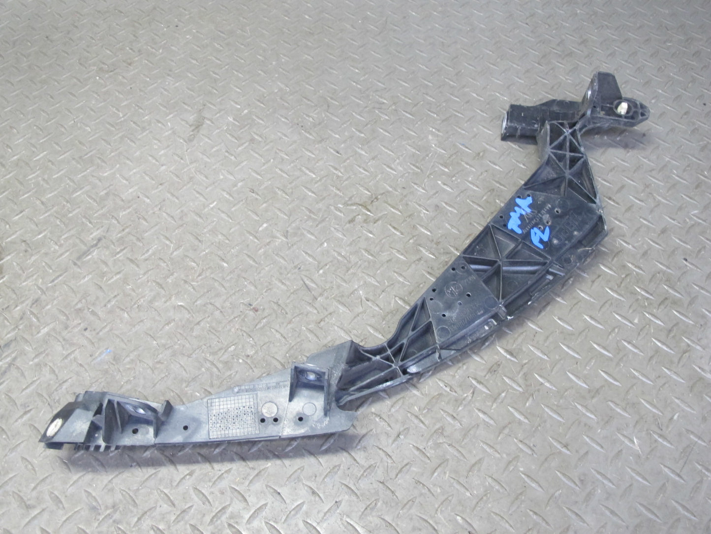 2015-2018 Porsche Macan Front Left & Right Radiator Mount Bracket Support Set