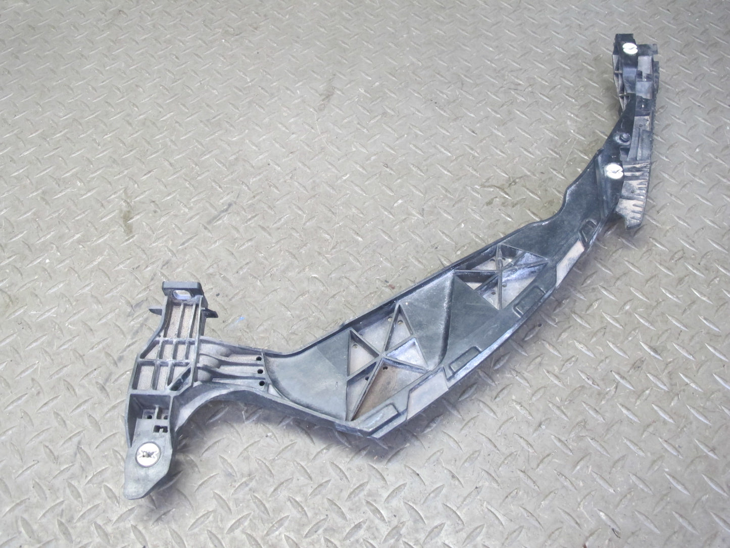 2015-2018 Porsche Macan Front Left & Right Radiator Mount Bracket Support Set