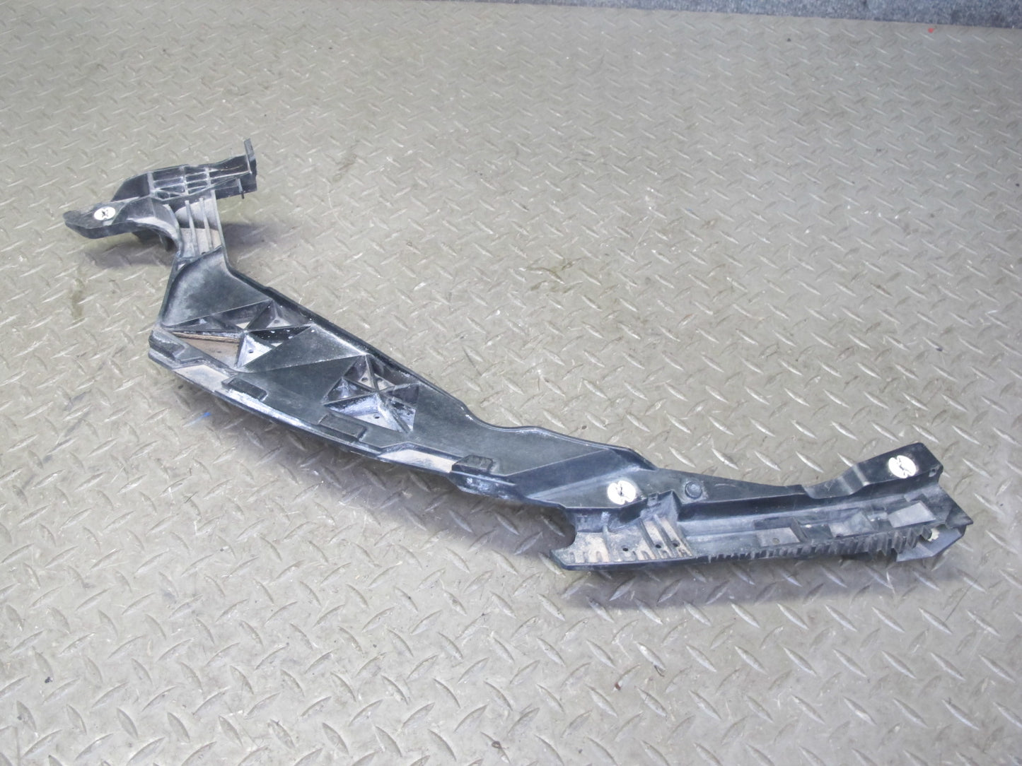 2015-2018 Porsche Macan Front Left & Right Radiator Mount Bracket Support Set