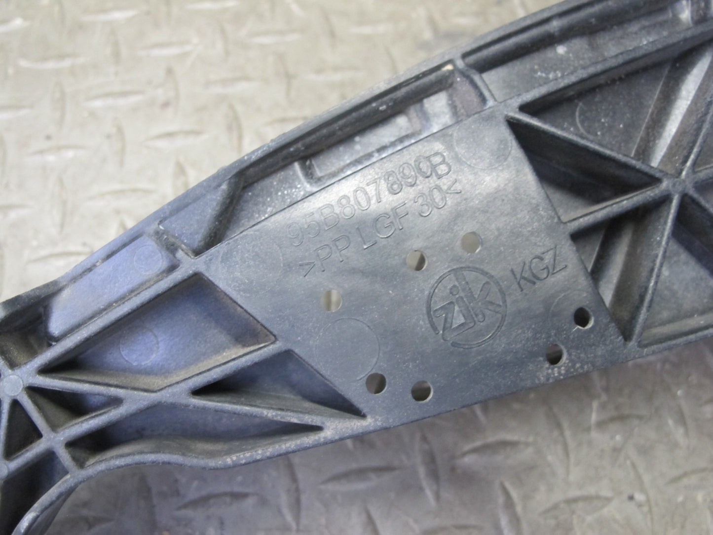 2015-2018 Porsche Macan Front Left & Right Radiator Mount Bracket Support Set