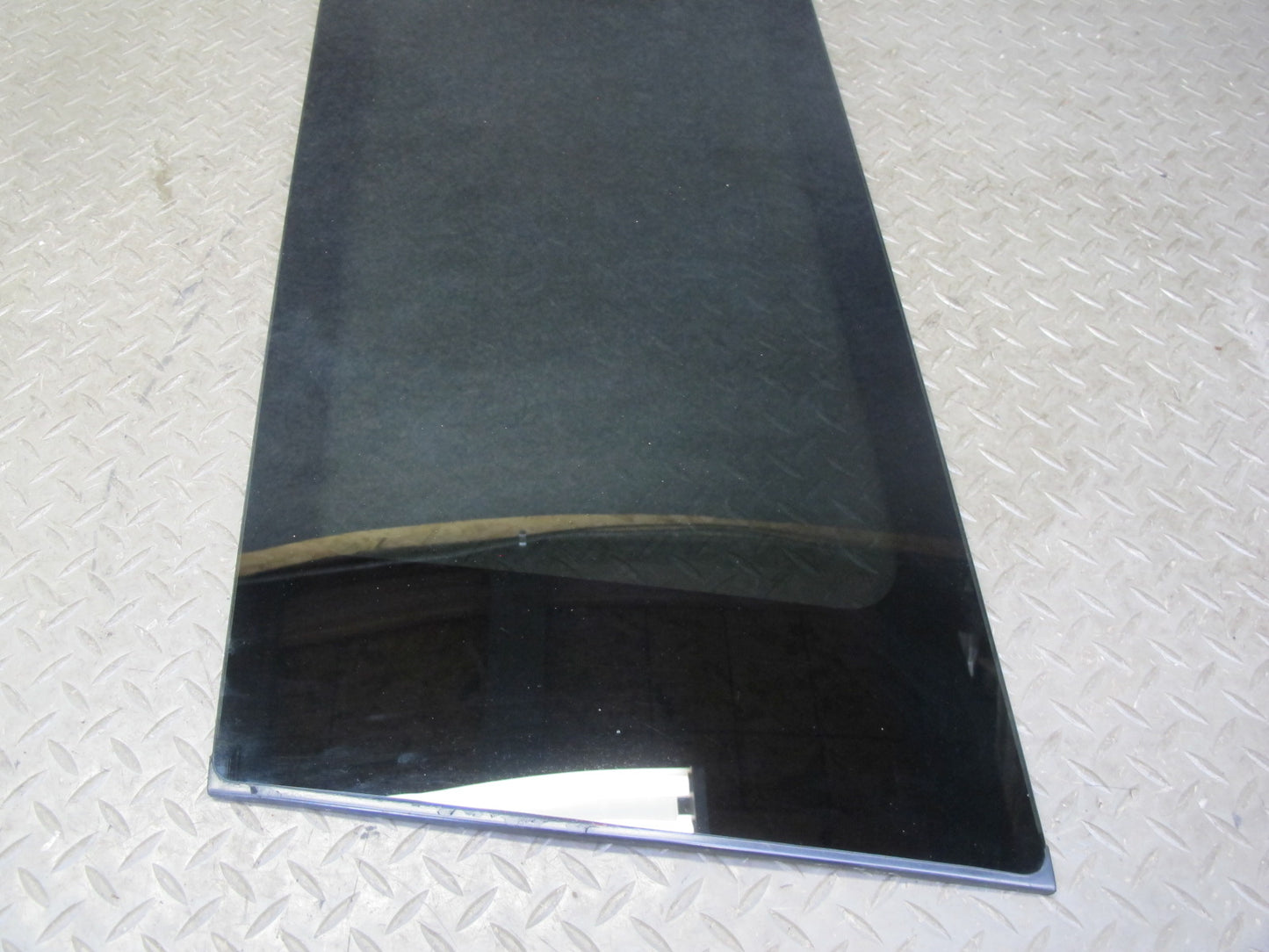 2003-2007 Hummer H2 Rear Right Quarter Glass Window