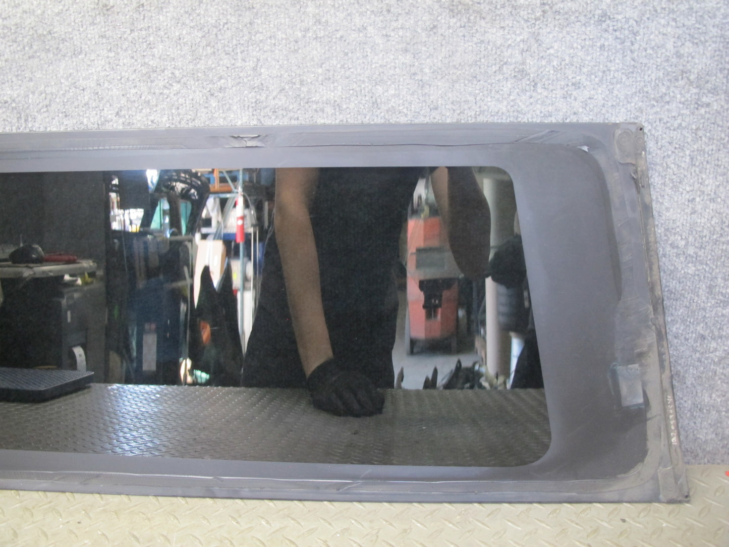 2003-2007 Hummer H2 Rear Right Quarter Glass Window