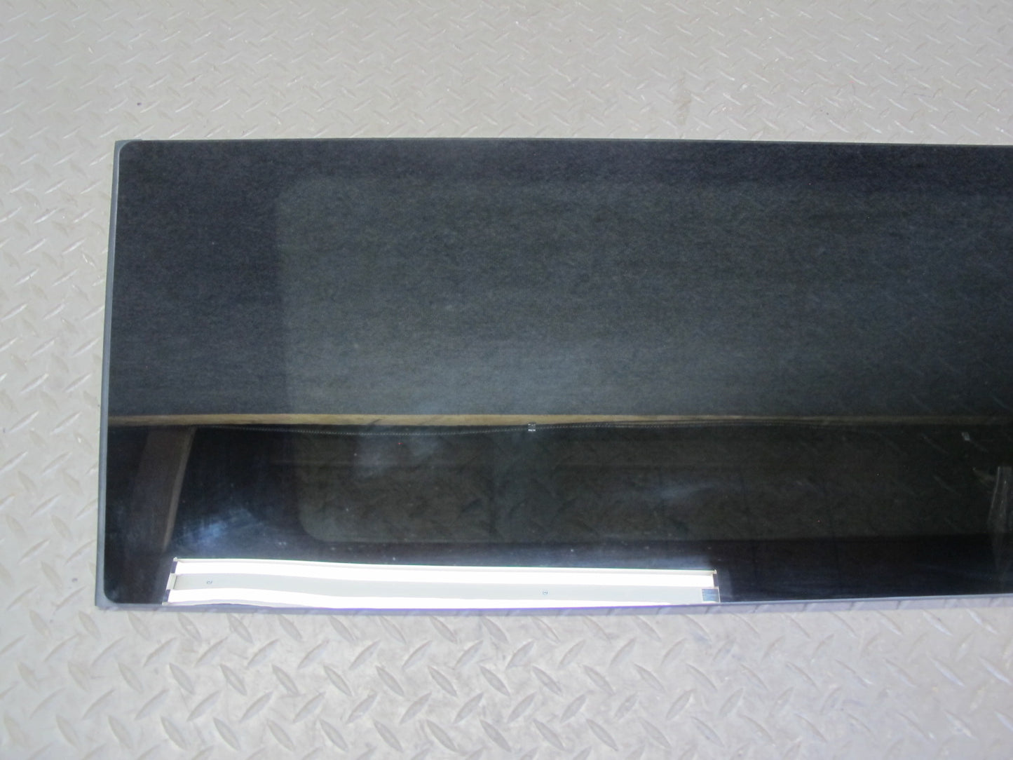 2003-2007 Hummer H2 Rear Left Quarter Glass Window