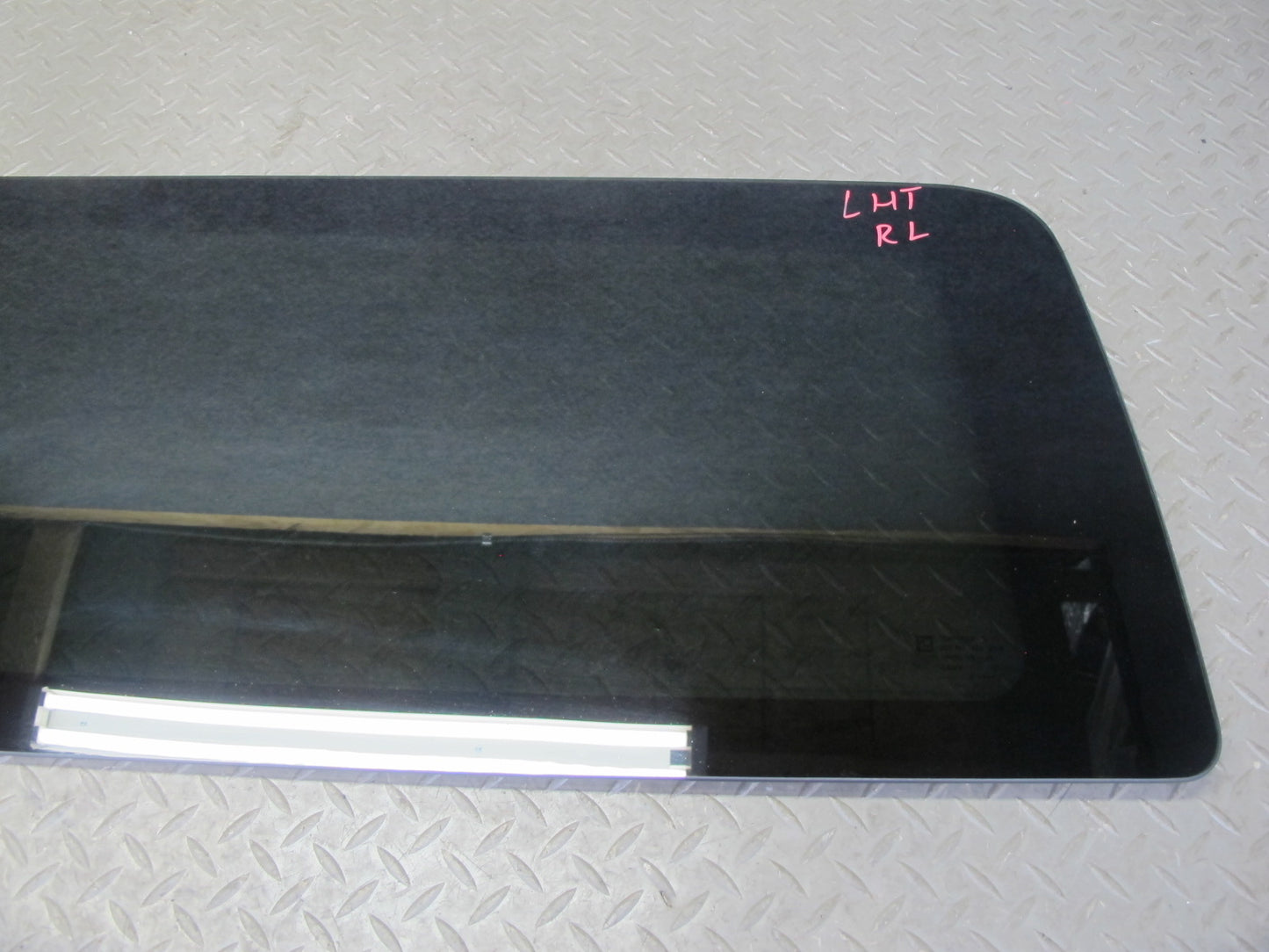 2003-2007 Hummer H2 Rear Left Quarter Glass Window