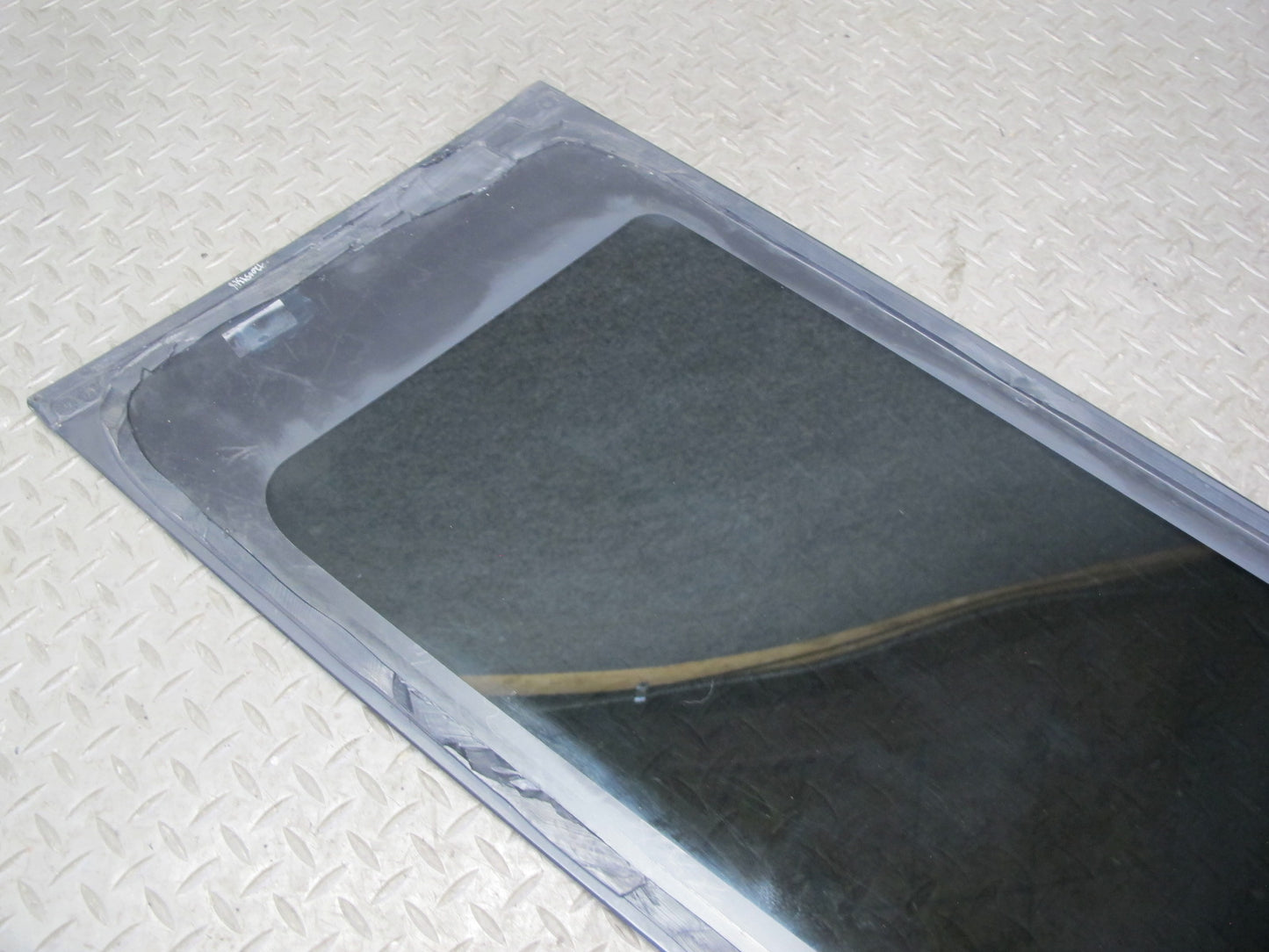 2003-2007 Hummer H2 Rear Left Quarter Glass Window