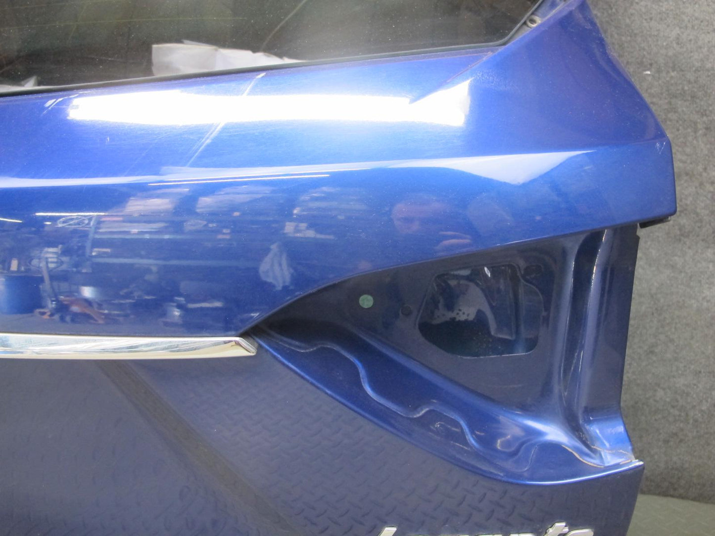 2017-2020 Maserati Levante M161 Rear Trunk Lid Tailgate Liftgate W/ Glass Blue