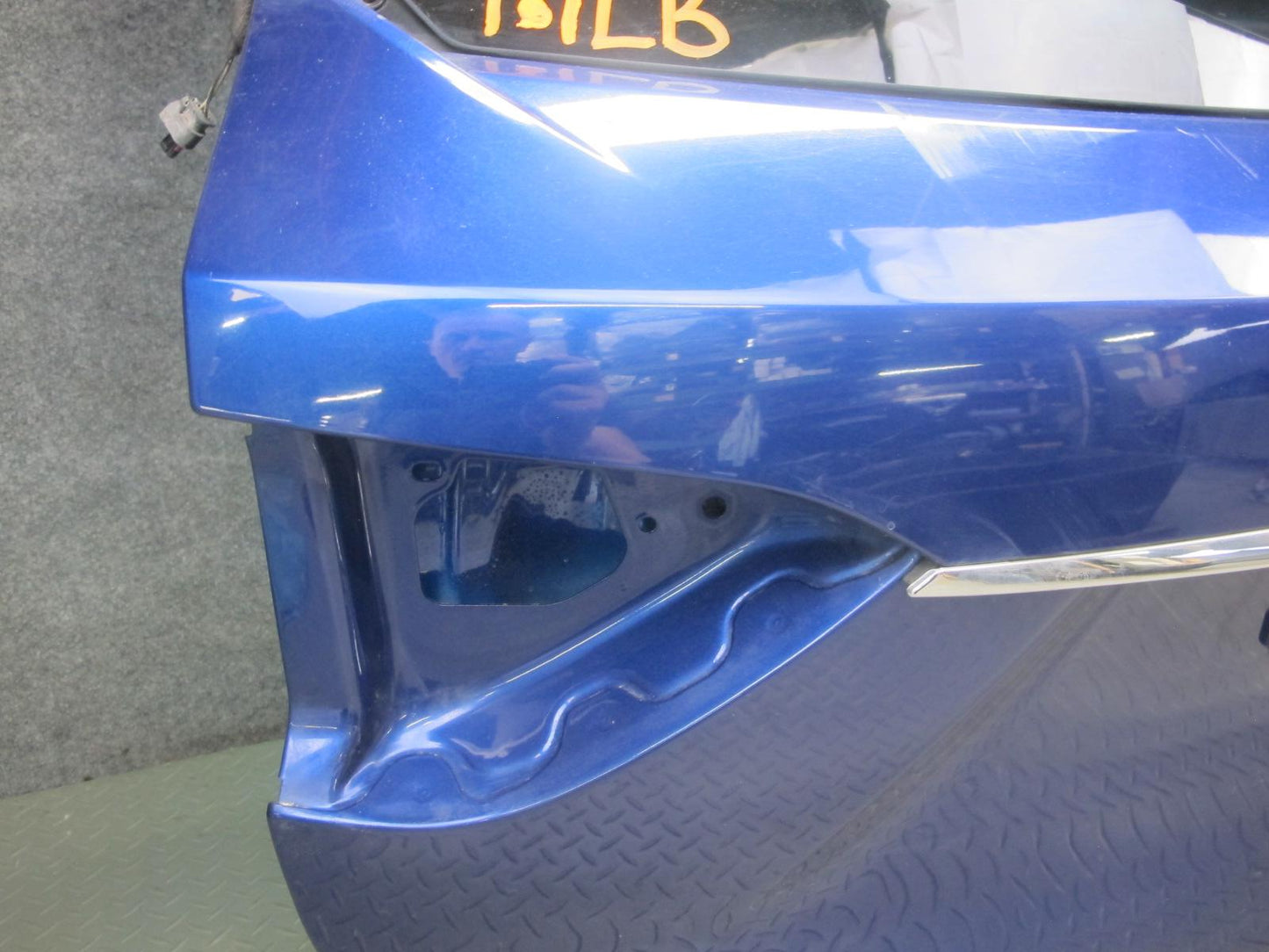 2017-2020 Maserati Levante M161 Rear Trunk Lid Tailgate Liftgate W/ Glass Blue